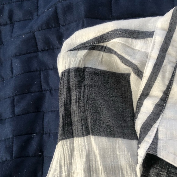 COPY - Penningtons White and blue Notched Collar Sleeveless blouse 1x - button … - Picture 4 of 7